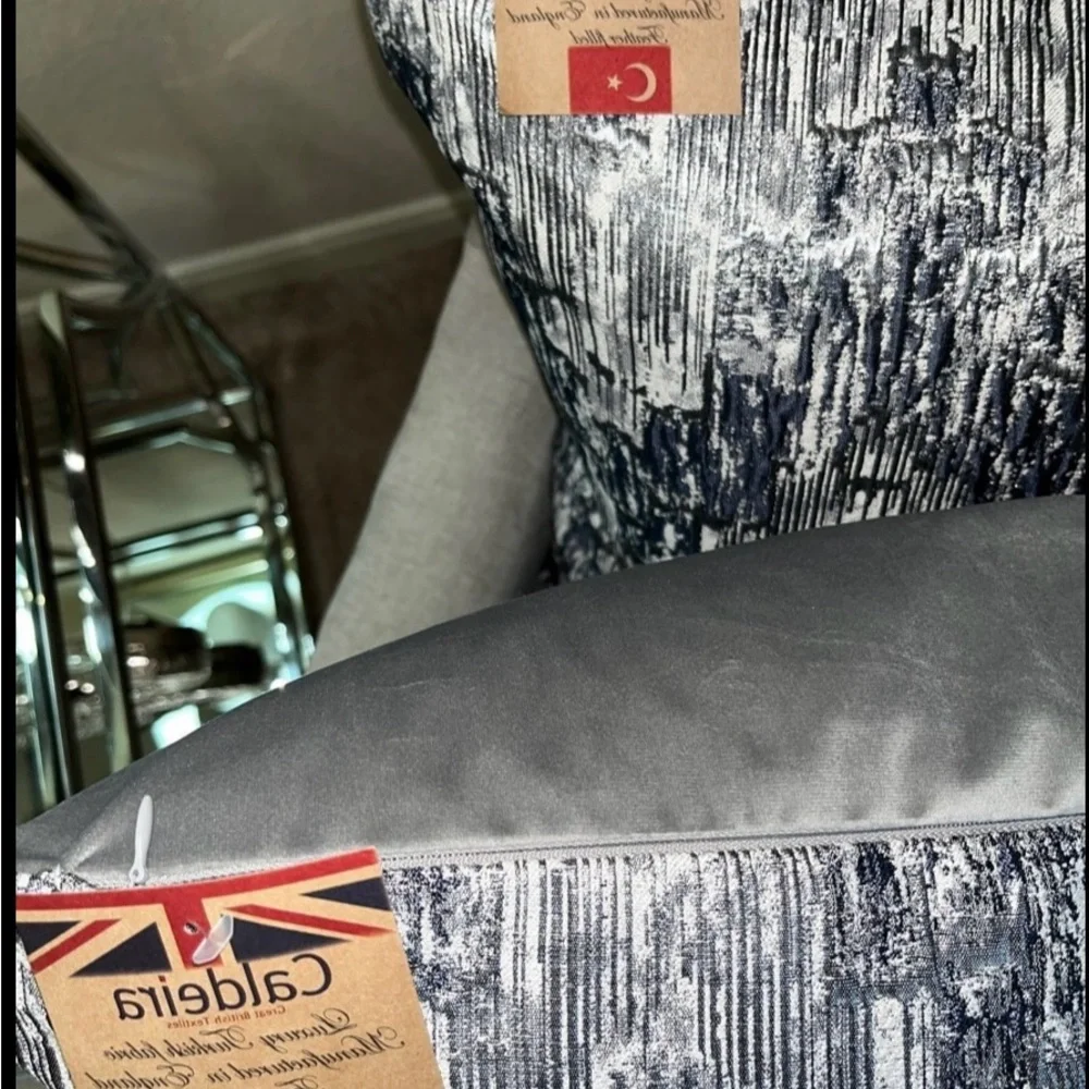 1-NWT CALDEIRA ABSTRACT DESIGN DECORATIVE PILLOWS (Read description for details)